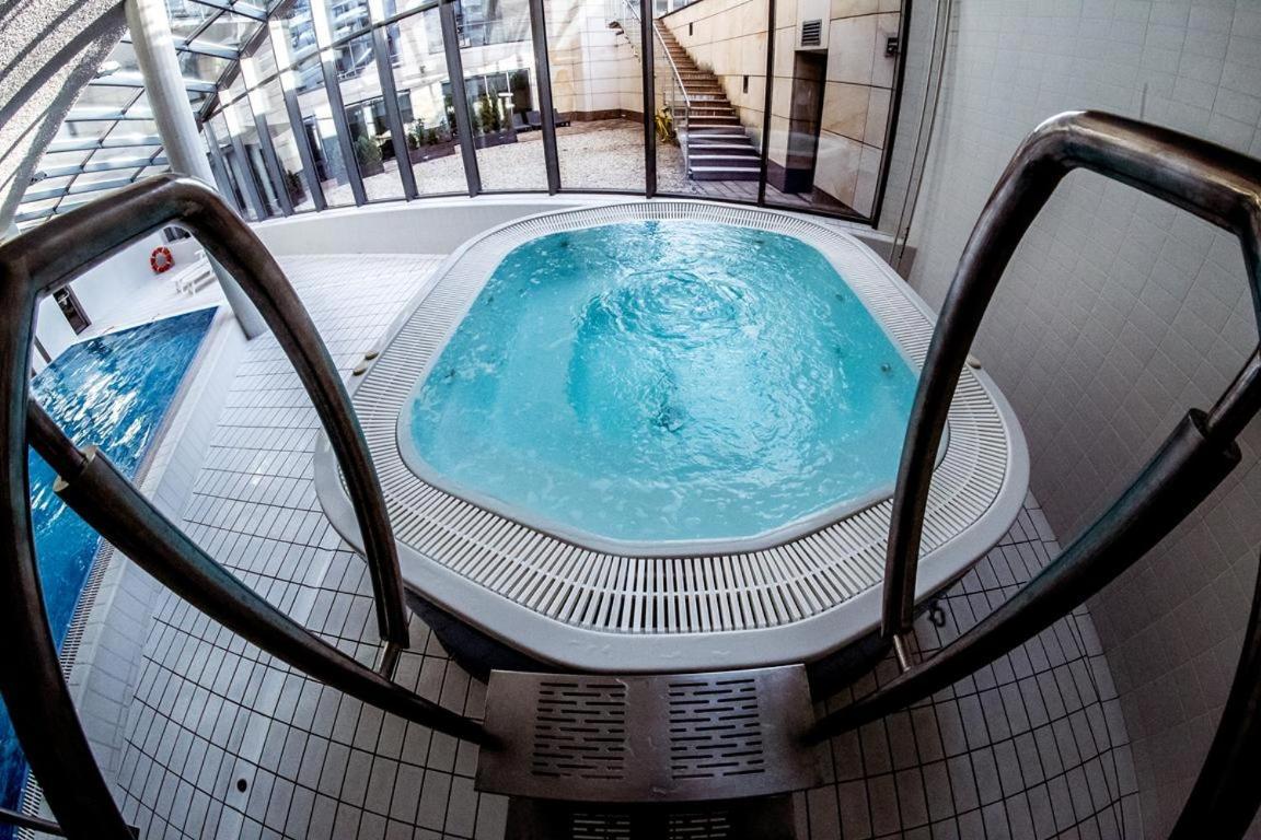 Premium Apartment For Old Town & Jewish Quarter Plus Pool Krakow Bagian luar foto