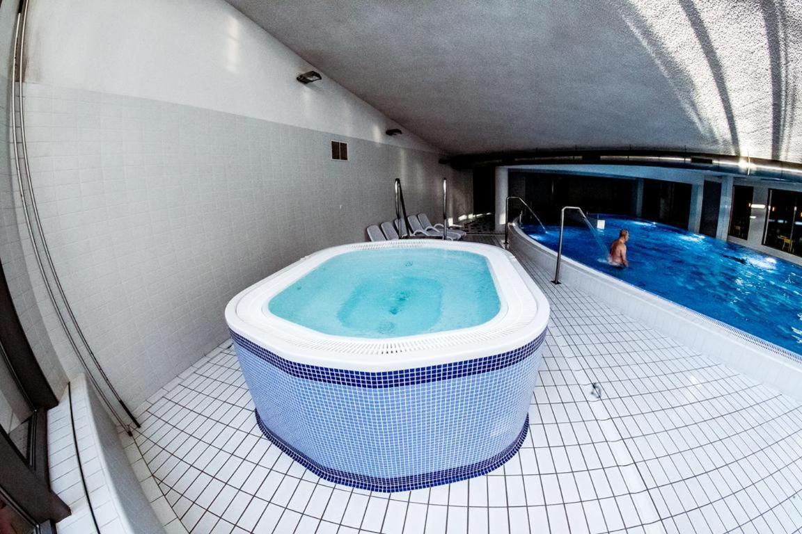 Premium Apartment For Old Town & Jewish Quarter Plus Pool Krakow Bagian luar foto